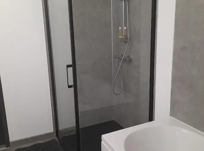 Un Doux Refuge * 永河畔拉罗什